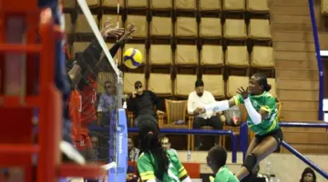 بطولة إفريقيا لسيدات الطائرة.. الأنابيب الكيني ينتصر على كاليبي الغاني